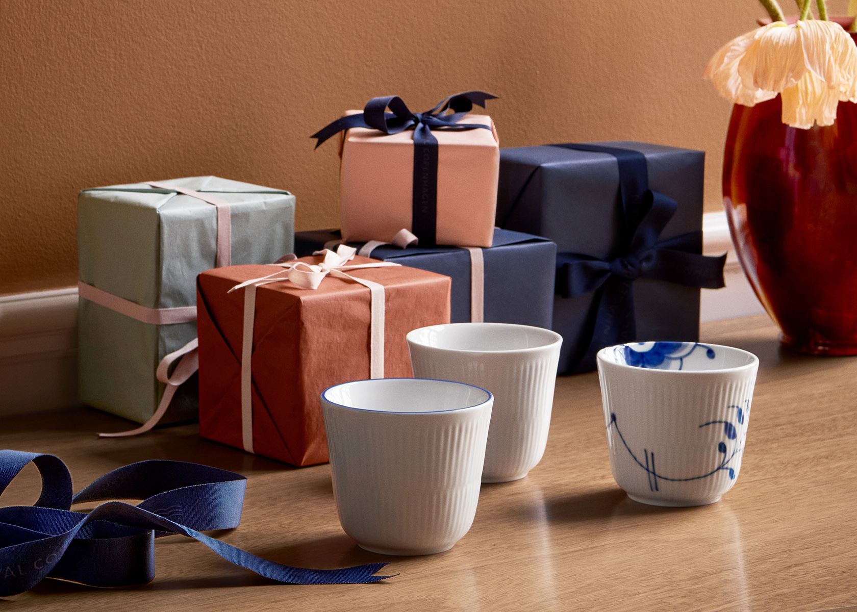A set of three mugs from Royal Copenhagen is a good graduation gift – here with Blueline, White Fluted and Blue Fluted Mega.